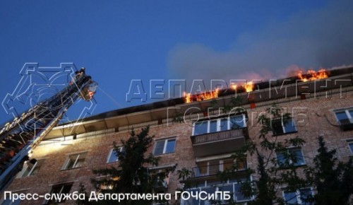 В Гагаринском районе потушили крупный пожар в многоквартирном доме