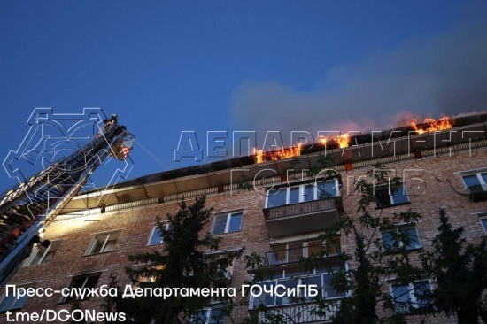 В Гагаринском районе потушили крупный пожар в многоквартирном доме