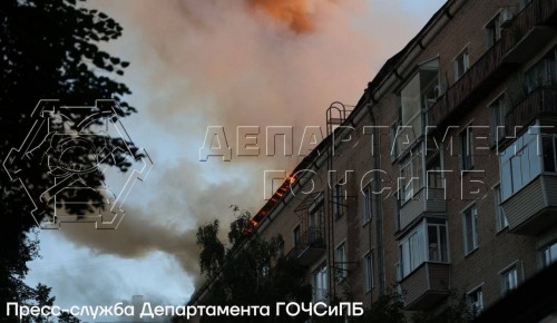 Огнеборцы потушили пожар в жилом доме в Гагаринском районе