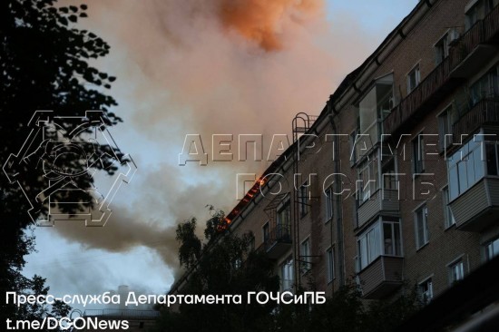 Огнеборцы потушили пожар в жилом доме в Гагаринском районе
