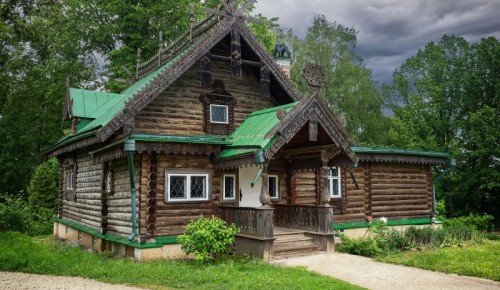 В Дарвиновском музее открыли фотовыставку о деревянном зодчестве России