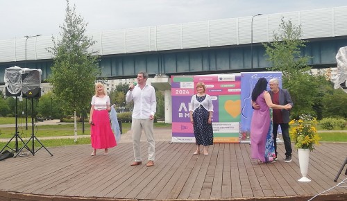 В ландшафтном парке «Южное Бутово» прошёл фестиваль лирической песни «Очарование»