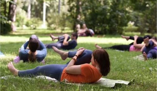 Бесплатные тренировки по «умному» фитнесу проходят в Воронцовском парке