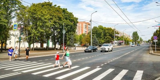 Московские дорожники благоустроили две крупные магистрали в Донецке и Луганске