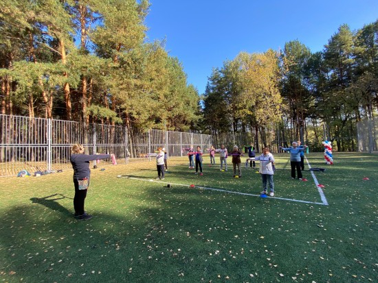 В парке «Сосенки» прошла спортивная танцевальная разминка для «долголетов»