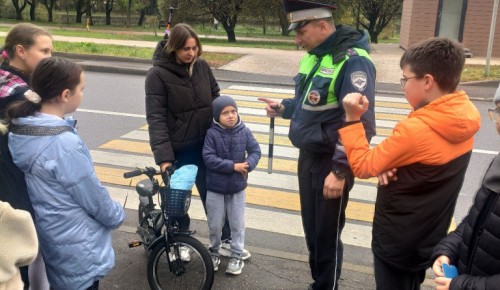 Госавтоинспекторы юго-запада Москвы провели профилактическое мероприятие в рамках акции «Безопасный маршрут»