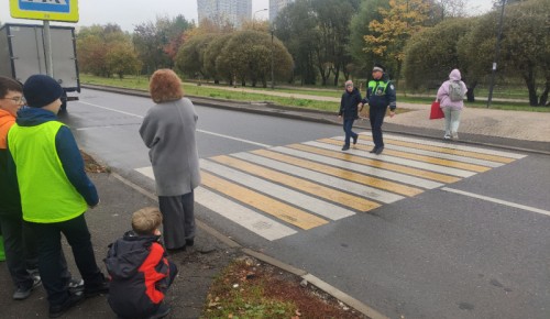 Госавтоинспекторы провели профилактическое мероприятие для учеников школы №1368