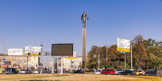 На Ленинском проспекте отреставрировали памятник Юрию Гагарину