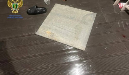 В Южном Бутове на двоих людей упала отделочная плита