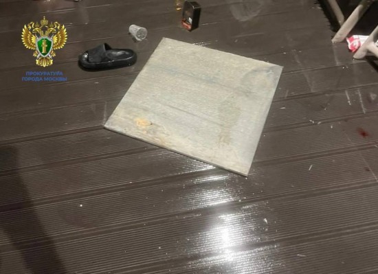 В Южном Бутове на двоих людей упала отделочная плита