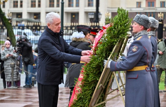 Собянин поздравил москвичей с 83-й годовщиной военного парада на Красной площади