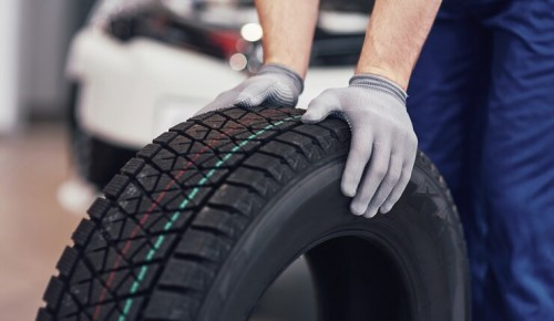 В Конькове снесли незаконные пристройку к зданию и строение шиномонтажа