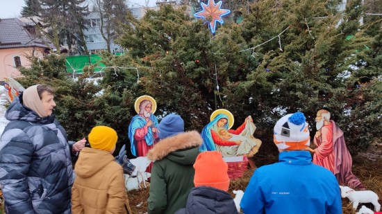 В храме святых Бориса и Глеба в Зюзине для школьников организовали занятие, посвященное церковным праздникам