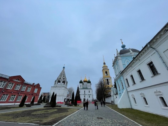 Молодежный клуб и воскресная школа храма преподобной Евфросинии посетили детский приют в Коломне