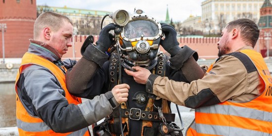 Собянин: Столичные энергетики обновляют кабельные линии на дне Москвы-реки