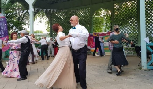 «Атлант» приглашает пенсионеров на бал в Северном Бутове