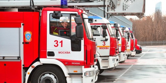 Пожарные спасли ребенка во время возгорания в жилом доме на улице Болотниковской