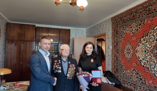 Ветерану войны Николаю Теплотанских присвоили звание «Почётный житель муниципального округа Тёплый Стан»