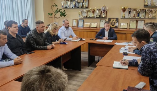 Глава управы Теплого Стана обсудил безопасность района на майских праздниках с представителями силовых ведомств