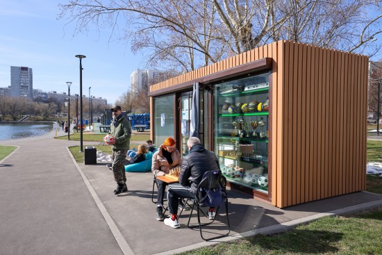 В ЮЗАО запустили бесплатный прокат спортивного инвентаря на площадках центра «Атлант»