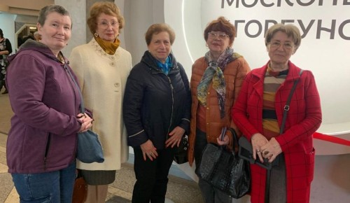 Члены клуба «Поговорим о литературе» из ЦМД «Коньково» посетили спектакль «Театр»