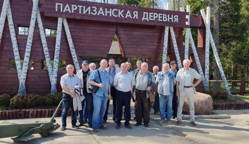 В преддверии Дня Победы сотрудники и ветераны УВД по ЮЗАО столицы посетили парк культуры и отдыха ВС РФ «Патриот»