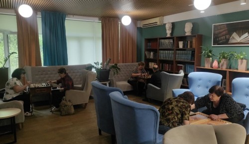 В центре московского долголетия «Ясенево» организована «тихая» гостиная