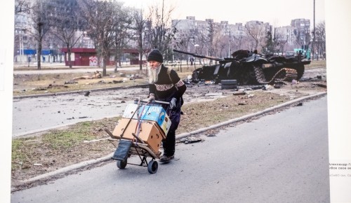 «Непокоренные»: выставка о героях Великой Отечественной войны и СВО открылась в Москве