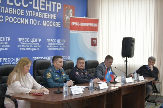 Пример родителей и огнетушитель дома: итоги пресс-конференции «Безопасное лето: подготовка к детским каникулам»