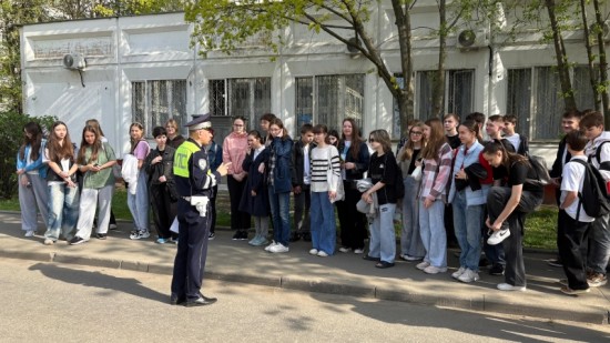 Автоинспекторы ЮЗАО столицы провели для школьников мероприятие «Безопасный маршрут»