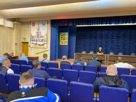 На юго-западе столицы автоинспекторы напомнили водителям общественного транспорта о соблюдении ПДД