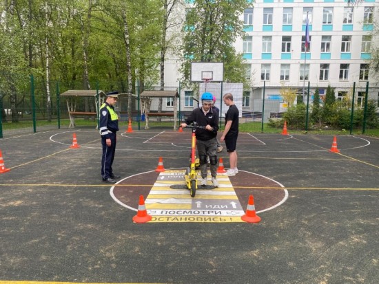 На юго-западе столицы автоинспекторы провели акцию «Школа самокатов»