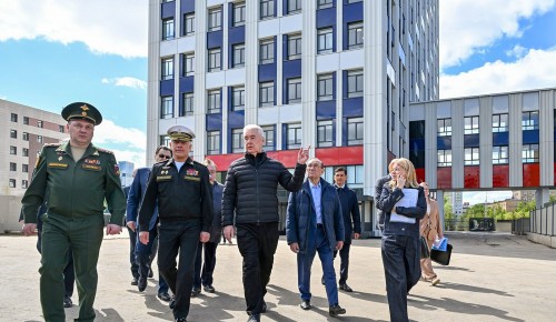 Мэр Москвы осмотрел строящееся здание военкомата на улице Яблочкова