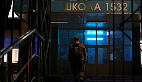 Жителей горевшего дома на улице Генерала Тюленева разметили в ПВР в школе №1532