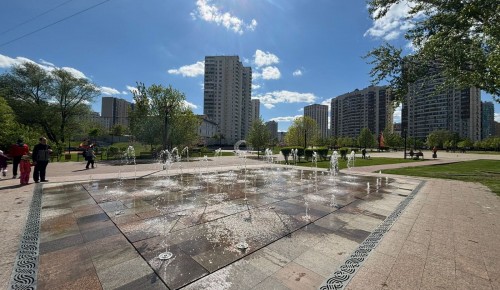 В районе Черемушки запустили фонтаны