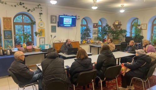 В храме Живоначальной Троицы в Старых Черемушках обсудили иконографию Воскресения Христова