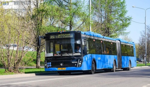 В Черемушках временно заменили трамваи на автобусы из-за ремонтных работ
