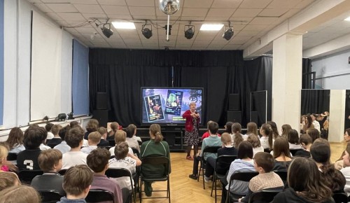 Школьники Гагаринского района пообщались с писательницей Тамарой Крюковой