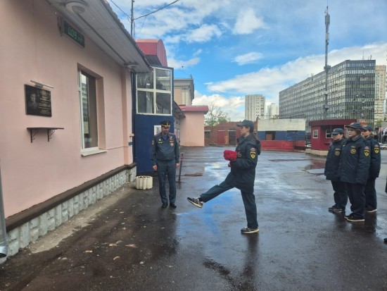 На территории Управления по ЮЗАО ГУ МЧС России по г. Москве состоялось мероприятие, посвященное открытию памятной доски Дмитрию Кокореву