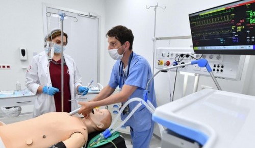 Собянин: Московским медикам доступно более 130 программ повышения квалификации