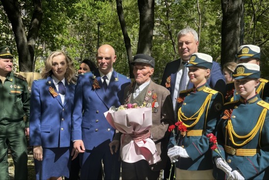 Гагаринская межрайонная прокуратура поздравила ветеранов Великой Отечественной войны