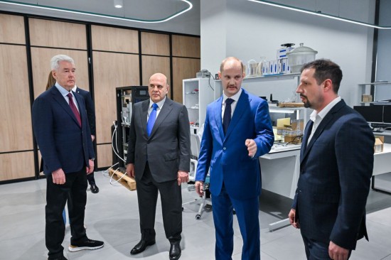 Михаил Мишустин и Сергей Собянин осмотрели работу кластера «Ломоносов»