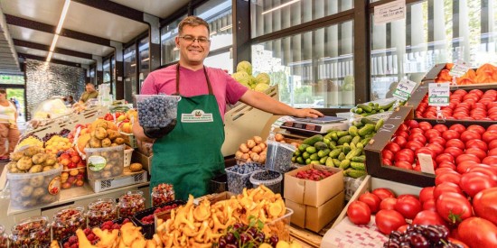 Собянин: Более 40 регионов поставляют свежие продукты на ярмарки Москвы
