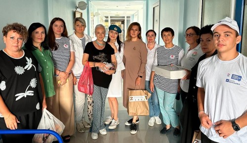 Написать письмо солдату и передать тепло родного дома: как столичные НКО помогают фронту