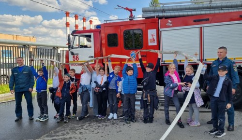 Отдельный пост 56 пожарно-спасательной части посетили третьеклассники из школы №1534