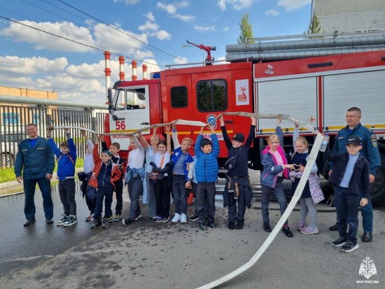 Отдельный пост 56 пожарно-спасательной части посетили третьеклассники из школы №1534