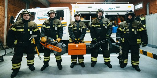 Спасатели ГБУ «Автомобильные дороги» у метро «Ясенево» круглосуточно помогают пострадавшим в ДТП