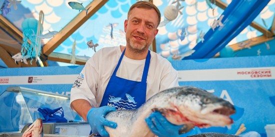 Участники фестиваля «Москва — на волне. Рыбная неделя» отправляют товары на СВО