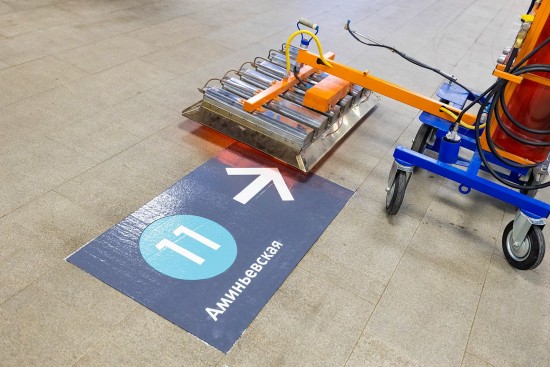 Напольная навигация появится на станциях «Академическая» и «Крымская»