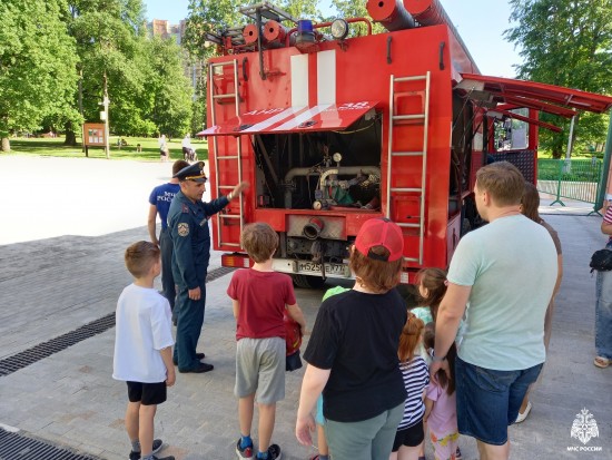 На территории Воронцовского парка прошло интересное мероприятие, посвященное безопасности и защите детей